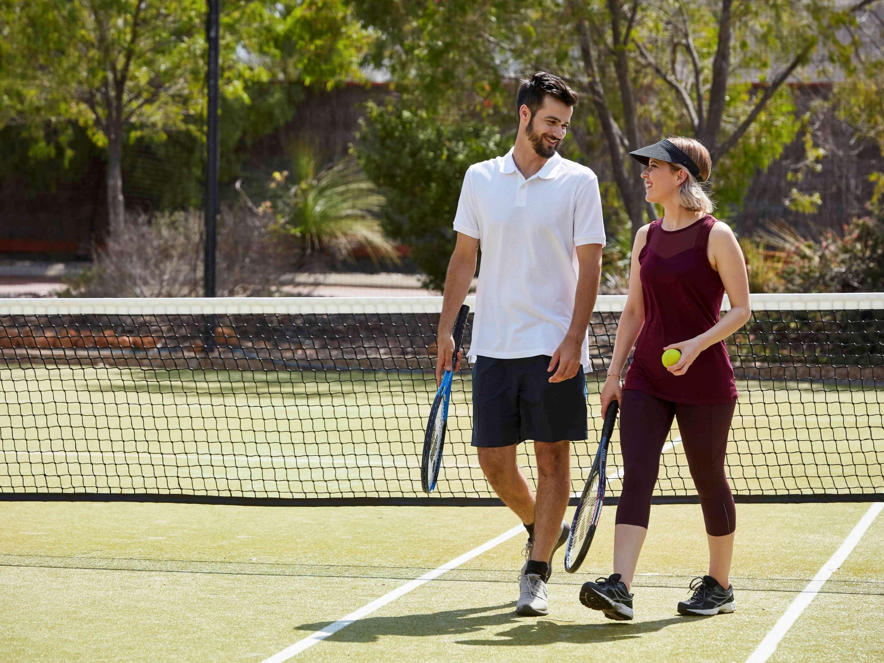 プルマン バンカー ベイ リゾート マーガレット リバー ダンズボロー エクステリア 写真 Tennis players at the club