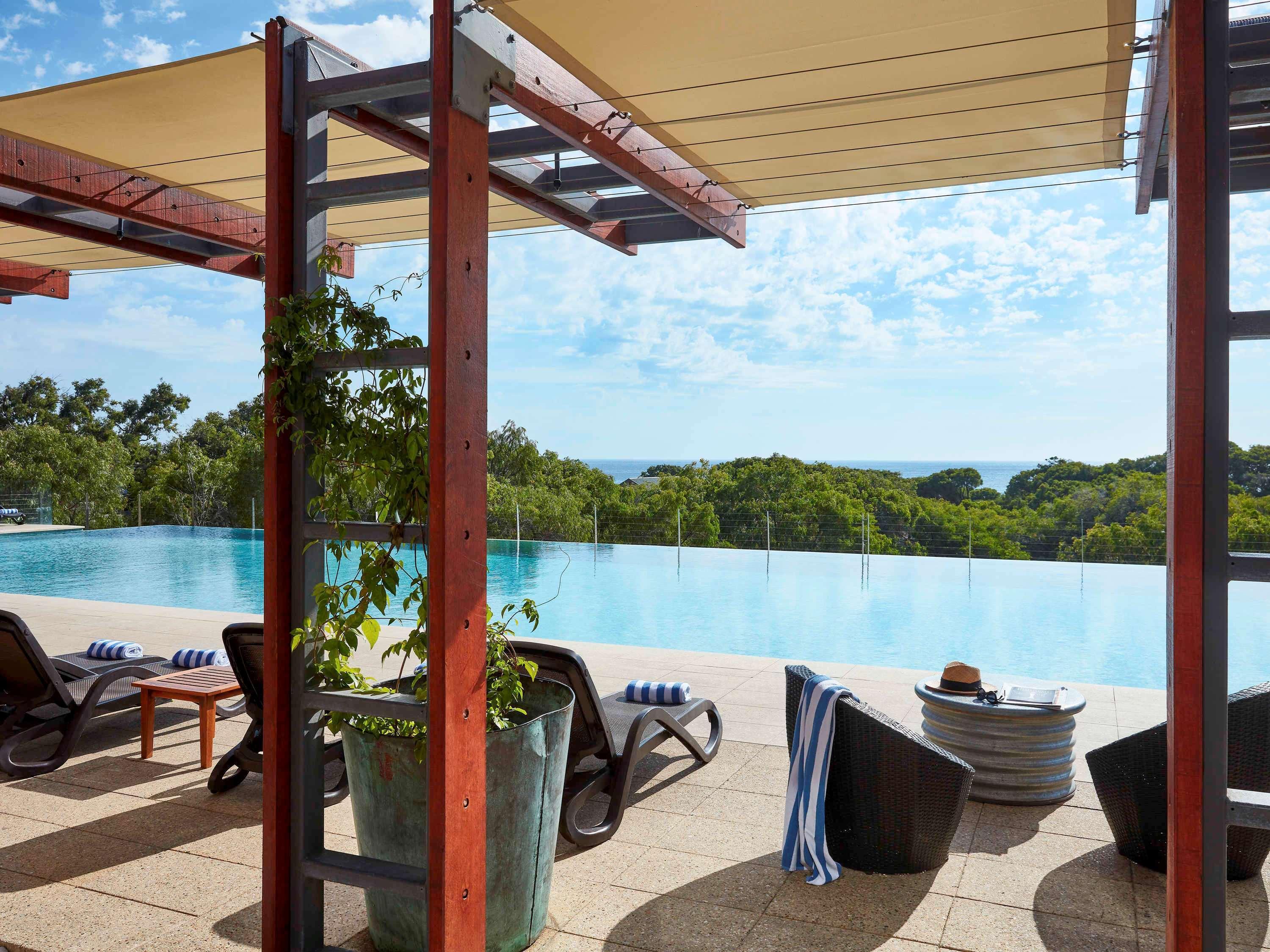 プルマン バンカー ベイ リゾート マーガレット リバー ダンズボロー エクステリア 写真 The pool at the InterContinental Sanctuary Cove Resort