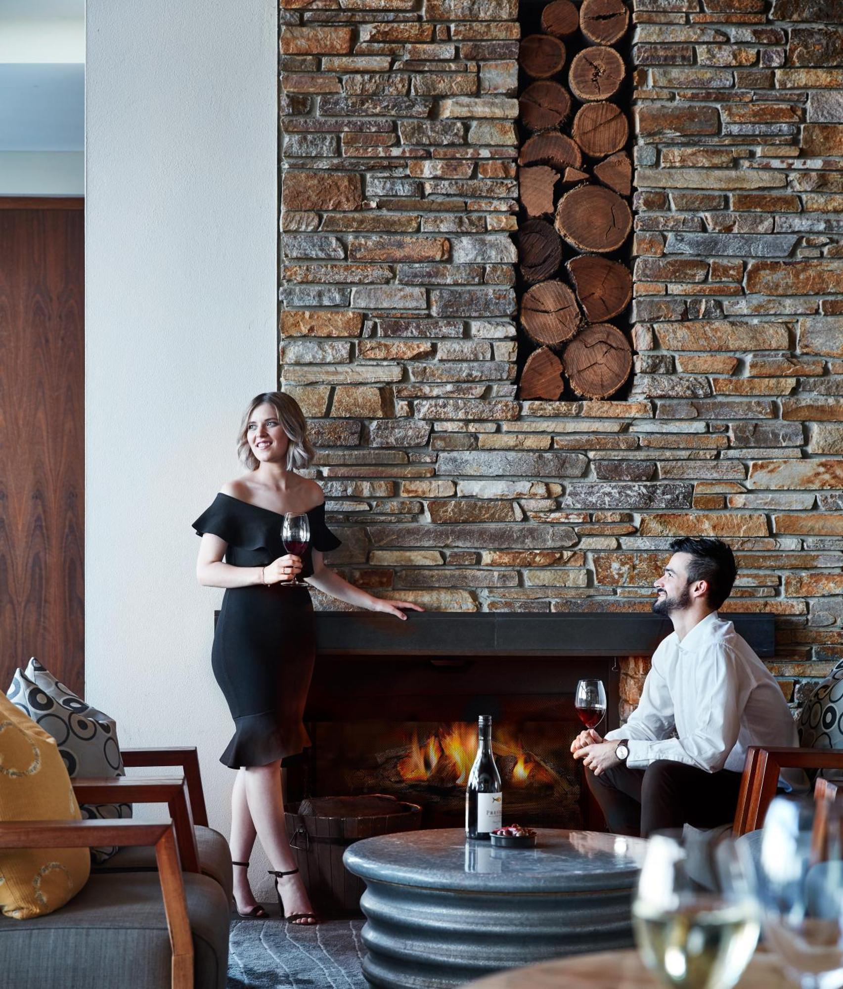 プルマン バンカー ベイ リゾート マーガレット リバー ダンズボロー エクステリア 写真 A fireplace in a hotel