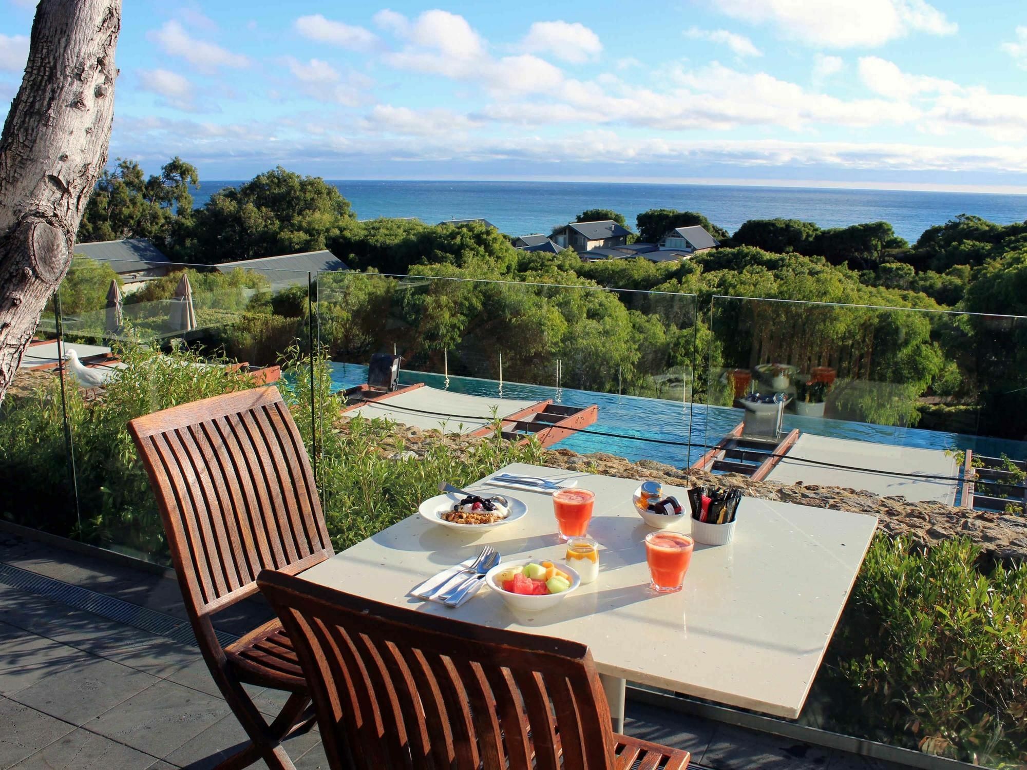 プルマン バンカー ベイ リゾート マーガレット リバー ダンズボロー エクステリア 写真 View from the pool at the Cape of Good Hope Hotel